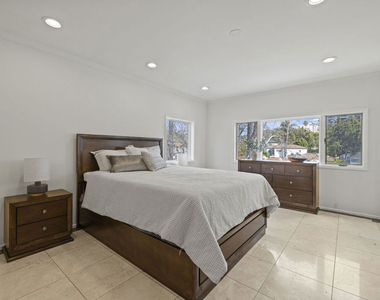 865 Warner Avenue - Photo Thumbnail 18