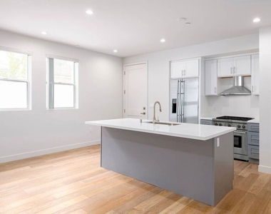 3726 Kelton Avenue - Photo Thumbnail 2
