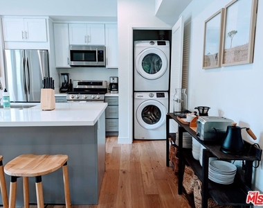 3726 Kelton Avenue - Photo Thumbnail 8