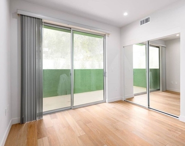 3726 Kelton Avenue - Photo Thumbnail 3