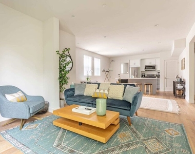 3726 Kelton Avenue - Photo Thumbnail 11
