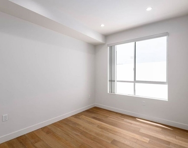 3726 Kelton Avenue - Photo Thumbnail 5