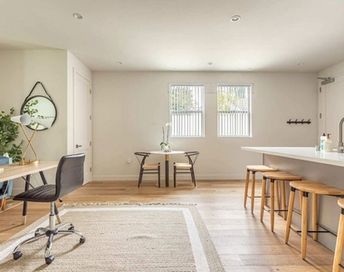 3726 Kelton Avenue - Photo Thumbnail 9