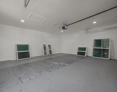 1091 Palm Terrace - Photo Thumbnail 31