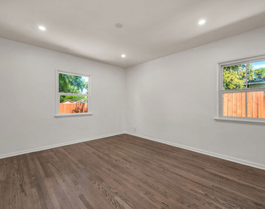1091 Palm Terrace - Photo Thumbnail 12