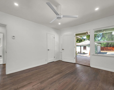 1091 Palm Terrace - Photo Thumbnail 16