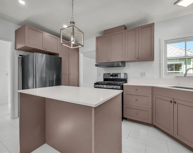 1091 Palm Terrace - Photo Thumbnail 8