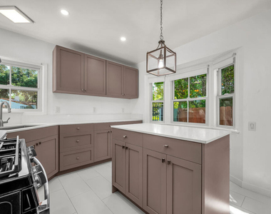 1091 Palm Terrace - Photo Thumbnail 10