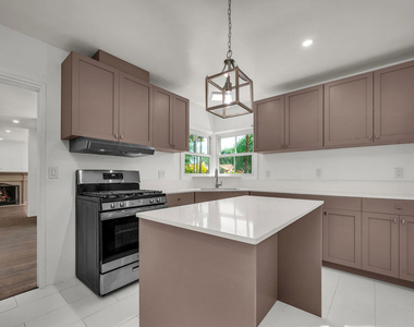 1091 Palm Terrace - Photo Thumbnail 9