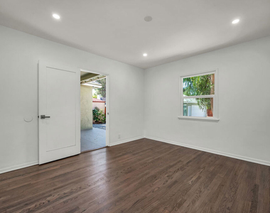 1091 Palm Terrace - Photo Thumbnail 24