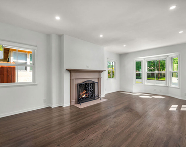 1091 Palm Terrace - Photo Thumbnail 3