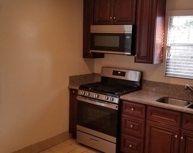 5950 Carlton Way - Photo Thumbnail 4