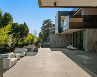 1140 Summit Drive - Photo Thumbnail 7