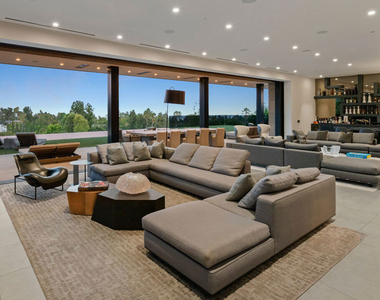 1140 Summit Drive - Photo Thumbnail 11
