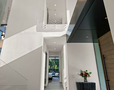 1140 Summit Drive - Photo Thumbnail 24