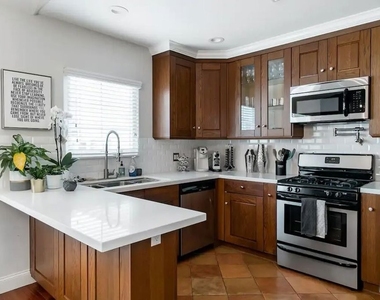 1350 N Stanley Avenue - Photo Thumbnail 11