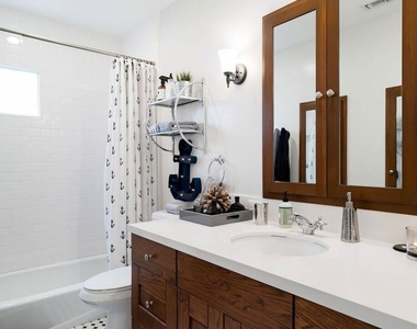 1350 N Stanley Avenue - Photo Thumbnail 12