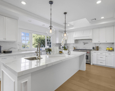 14619 Valley Vista Boulevard - Photo Thumbnail 8