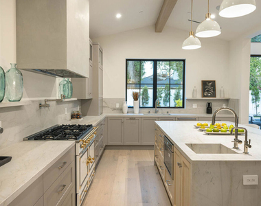 4512 Sunnyslope Avenue - Photo Thumbnail 9