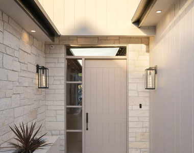 4512 Sunnyslope Avenue - Photo Thumbnail 2
