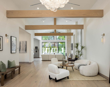 4512 Sunnyslope Avenue - Photo Thumbnail 3