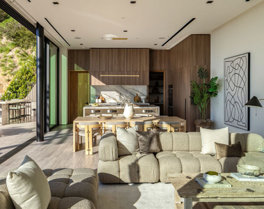 8777 W Hollywood Boulevard - Photo Thumbnail 4