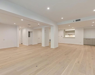 2142 Century Park Lane - Photo Thumbnail 9