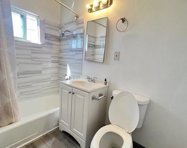 4064 Oakcrest Dr - Photo Thumbnail 4