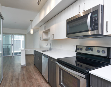 10720 5th Ave Ne - Photo Thumbnail 8