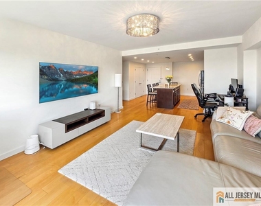 110 Somerset Street - Photo Thumbnail 1