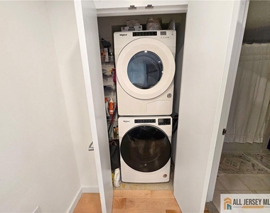 110 Somerset Street - Photo Thumbnail 7