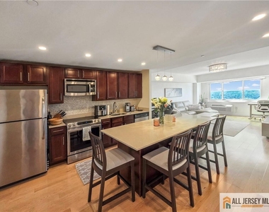110 Somerset Street - Photo Thumbnail 2
