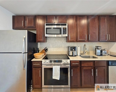 110 Somerset Street - Photo Thumbnail 3