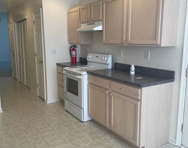 28 Palmer Square - Photo Thumbnail 9