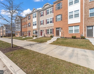8805 Mimosa Avenue - Photo Thumbnail 2