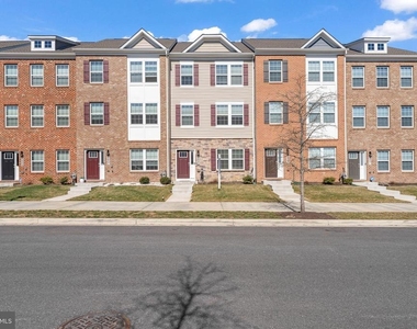 8805 Mimosa Avenue - Photo Thumbnail 3