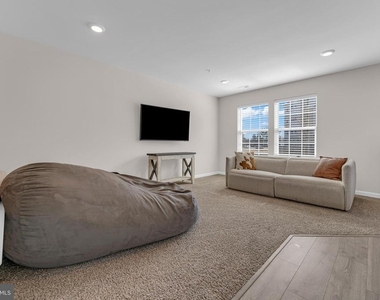 8805 Mimosa Avenue - Photo Thumbnail 6