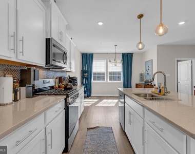 8805 Mimosa Avenue - Photo Thumbnail 28