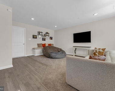 8805 Mimosa Avenue - Photo Thumbnail 5