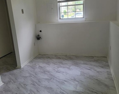 11425 Honeysuckle Court - Photo Thumbnail 4