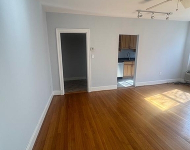 2801 Adams Mill Road Nw - Photo Thumbnail 4