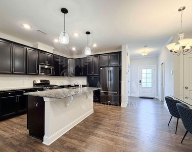 1306 Farm Pond Trail - Photo Thumbnail 8