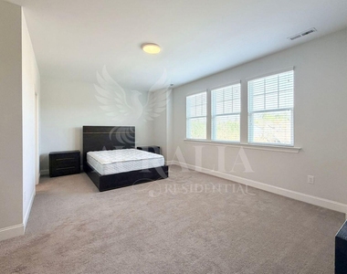 1306 Farm Pond Trail - Photo Thumbnail 24