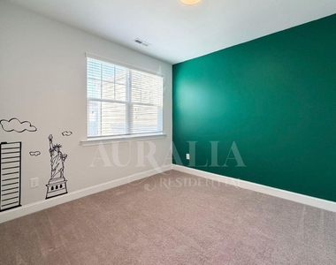 1306 Farm Pond Trail - Photo Thumbnail 17