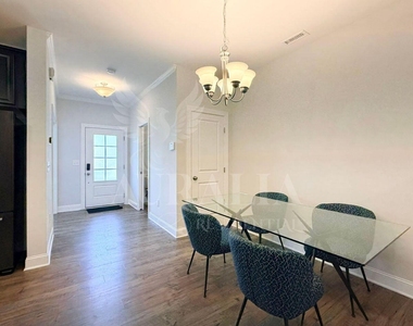 1306 Farm Pond Trail - Photo Thumbnail 6
