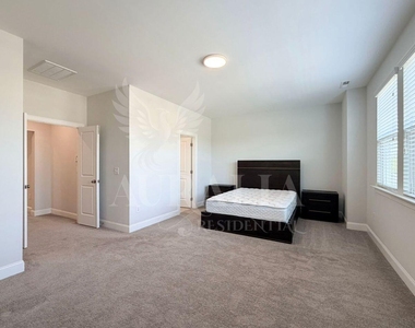 1306 Farm Pond Trail - Photo Thumbnail 25
