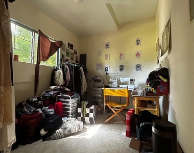 4511 Avenue B - Photo Thumbnail 3
