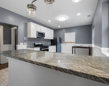 8222 S Maryland Avenue - Photo Thumbnail 2
