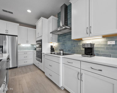 205 Seaside Vis Court - Photo Thumbnail 7