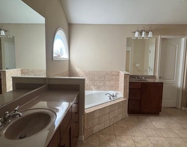 2065 Manor View - Photo Thumbnail 8